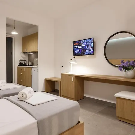 Isalos Hotel *