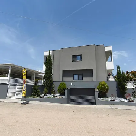 Isalos Hotel